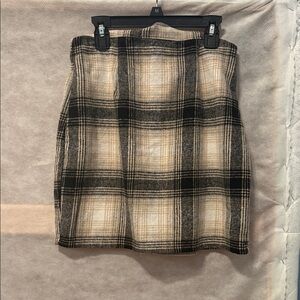 Elegant Black and Cream Plaid Pencil Skirt